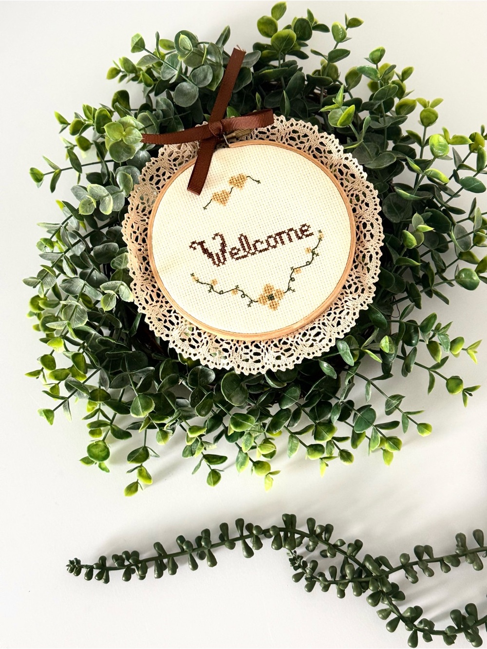 Vintage 🪿🤎 Welcome Embroidery Hoop Wall Hanging in Cream and Brown